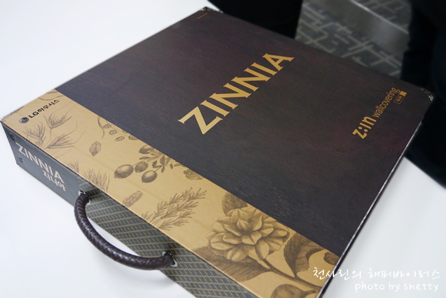 GIẤY DÁN TƯỜNG ZINNIA